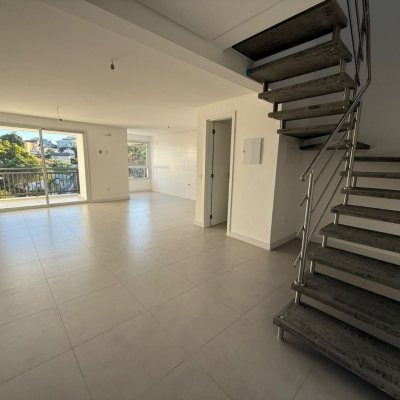 Apartamentos com 96m², 1 quarto, 1 suíte, 2 garagens, no bairro João Paulo em Florianópolis
