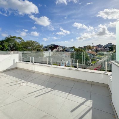 Apartamentos com 102m², 1 quarto, 1 suíte, 2 garagens, no bairro João Paulo em Florianópolis