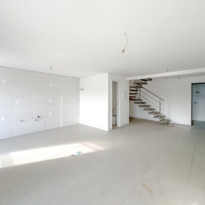 Apartamentos com 102m², 1 quarto, 1 suíte, 2 garagens, no bairro João Paulo em Florianópolis