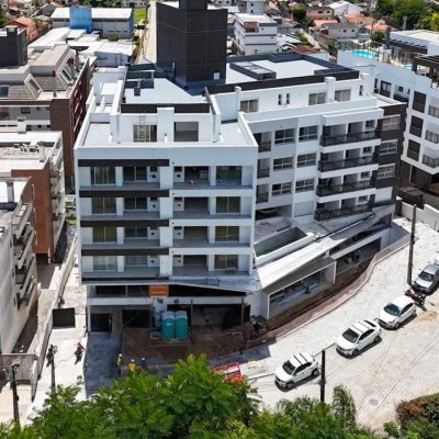 Apartamentos com 102m², 1 quarto, 1 suíte, 2 garagens, no bairro João Paulo em Florianópolis