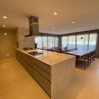 Apartamentos com 81m², 2 quartos, 2 suítes, 2 garagens, no bairro Jurerê em Florianópolis