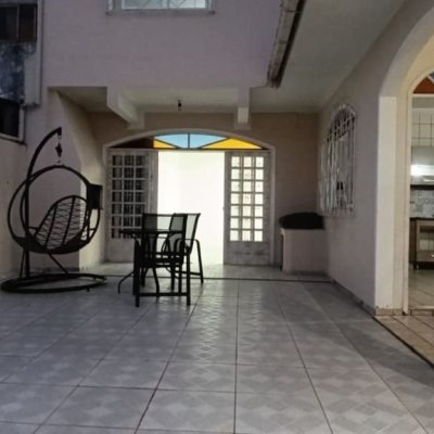 Casa Residencial com 398m², 6 quartos, 3 suítes, 4 garagens, no bairro Capoeiras em Florianópolis