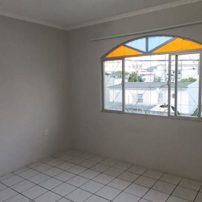 Casa Residencial com 398m², 6 quartos, 3 suítes, 4 garagens, no bairro Capoeiras em Florianópolis