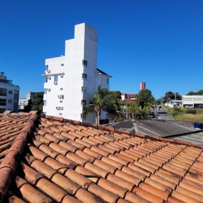 Casa Residencial com 398m², 6 quartos, 3 suítes, 4 garagens, no bairro Capoeiras em Florianópolis