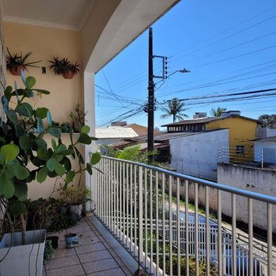 Casa Residencial com 398m², 6 quartos, 3 suítes, 4 garagens, no bairro Capoeiras em Florianópolis