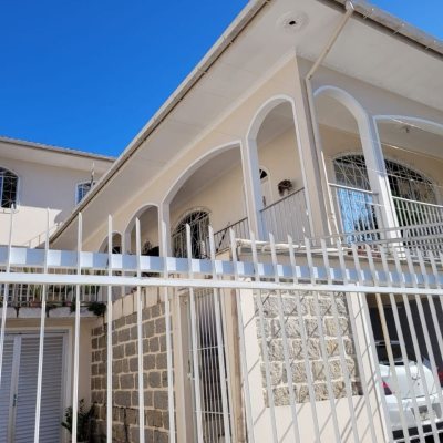 Casa Residencial com 398m², 6 quartos, 3 suítes, 4 garagens, no bairro Capoeiras em Florianópolis