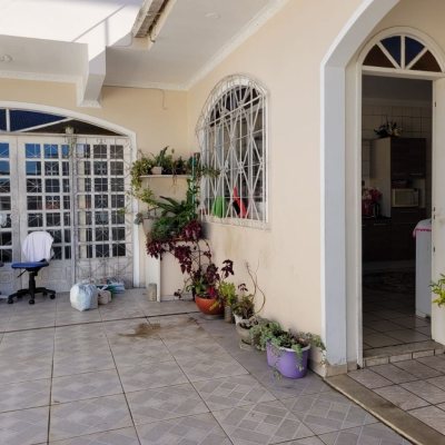 Casa Residencial com 398m², 6 quartos, 3 suítes, 4 garagens, no bairro Capoeiras em Florianópolis