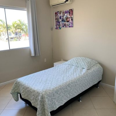 Casa Residencial com 247m², 3 quartos, 1 suíte, 1 garagem, no bairro Barreiros em São José