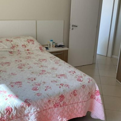 Casa Residencial com 247m², 3 quartos, 1 suíte, 1 garagem, no bairro Barreiros em São José