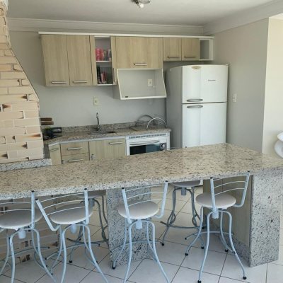 Casa Residencial com 247m², 3 quartos, 1 suíte, 1 garagem, no bairro Barreiros em São José