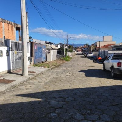 Terreno Comercial/Residencial com 724m², no bairro Fazenda Santo Antônio em São José