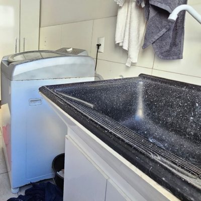 Casa Residencial com 160m², 3 quartos, 1 suíte, 2 garagens, no bairro Barreiros em São José