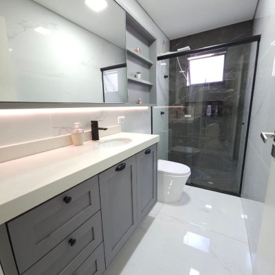 Casa Residencial com 160m², 3 quartos, 1 suíte, 2 garagens, no bairro Barreiros em São José