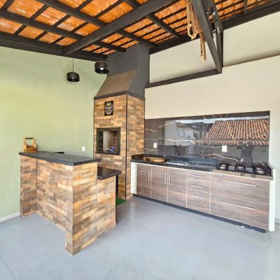 Casa Residencial com 160m², 3 quartos, 1 suíte, 2 garagens, no bairro Barreiros em São José