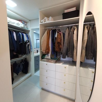 Casa Residencial com 160m², 3 quartos, 1 suíte, 2 garagens, no bairro Barreiros em São José