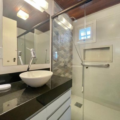 Casa em Condomínio com 63m², 2 quartos, 1 suíte, 1 garagem, no bairro Cachoeira Do Bom Jesus em Florianópolis