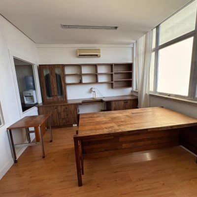 Sala com 64m², no bairro Centro em Florianópolis