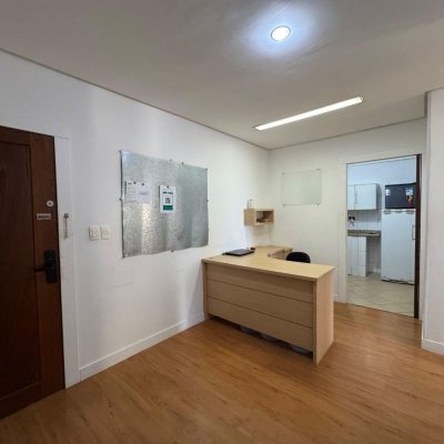 Sala com 64m², no bairro Centro em Florianópolis