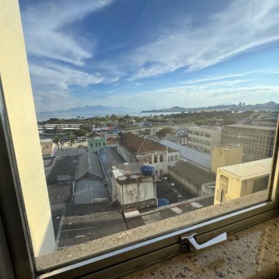 Sala com 64m², no bairro Centro em Florianópolis