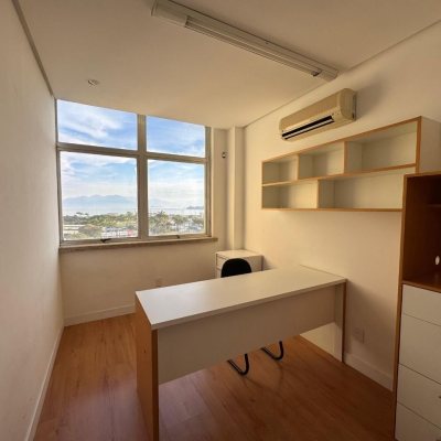 Sala com 64m², no bairro Centro em Florianópolis
