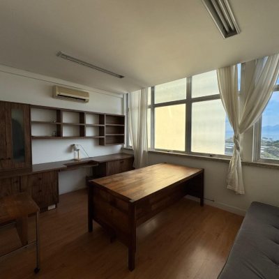 Sala com 64m², no bairro Centro em Florianópolis