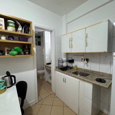 Sala com 64m², no bairro Centro em Florianópolis
