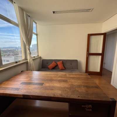 Sala com 64m², no bairro Centro em Florianópolis