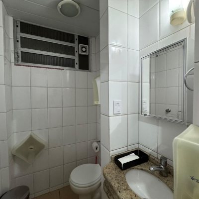 Sala com 64m², no bairro Centro em Florianópolis