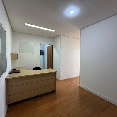 Sala com 64m², no bairro Centro em Florianópolis