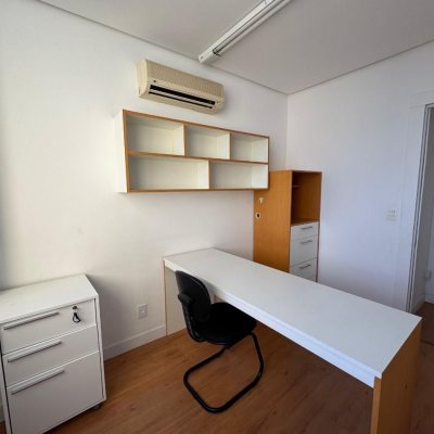 Sala com 64m², no bairro Centro em Florianópolis