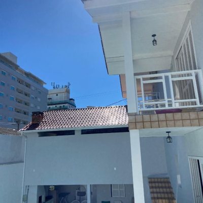 Casa Residencial com 340m², 5 quartos, 5 suítes, 5 garagens, no bairro Agronômica em Florianópolis