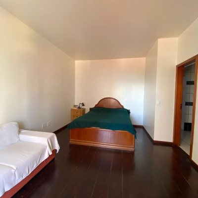 Casa Residencial com 340m², 5 quartos, 5 suítes, 5 garagens, no bairro Agronômica em Florianópolis