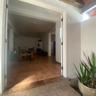 Casa Residencial com 340m², 5 quartos, 5 suítes, 5 garagens, no bairro Agronômica em Florianópolis