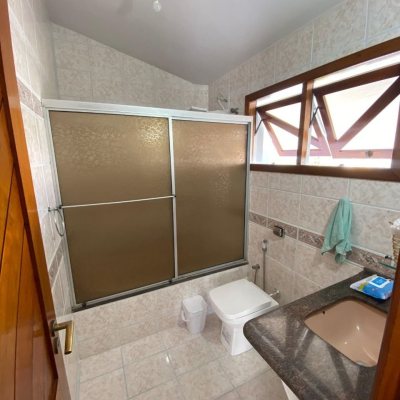 Casa Residencial com 340m², 5 quartos, 5 suítes, 5 garagens, no bairro Agronômica em Florianópolis