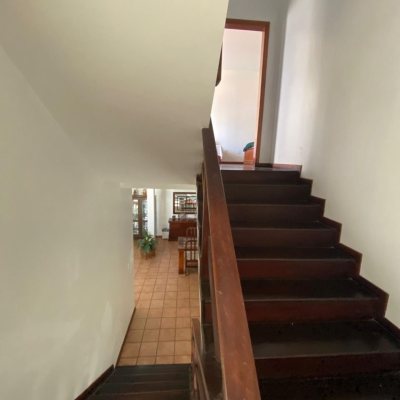 Casa Residencial com 340m², 5 quartos, 5 suítes, 5 garagens, no bairro Agronômica em Florianópolis