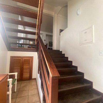 Casa Residencial com 340m², 5 quartos, 5 suítes, 5 garagens, no bairro Agronômica em Florianópolis