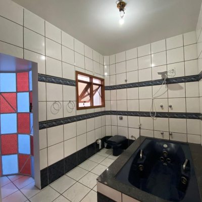 Casa Residencial com 340m², 5 quartos, 5 suítes, 5 garagens, no bairro Agronômica em Florianópolis