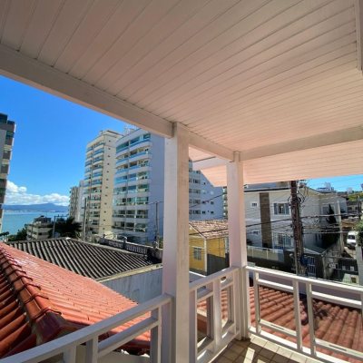 Casa Residencial com 340m², 5 quartos, 5 suítes, 5 garagens, no bairro Agronômica em Florianópolis