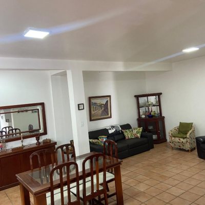 Casa Residencial com 340m², 5 quartos, 5 suítes, 5 garagens, no bairro Agronômica em Florianópolis