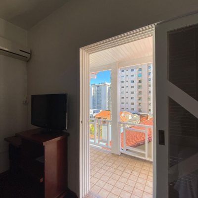 Casa Residencial com 340m², 5 quartos, 5 suítes, 5 garagens, no bairro Agronômica em Florianópolis