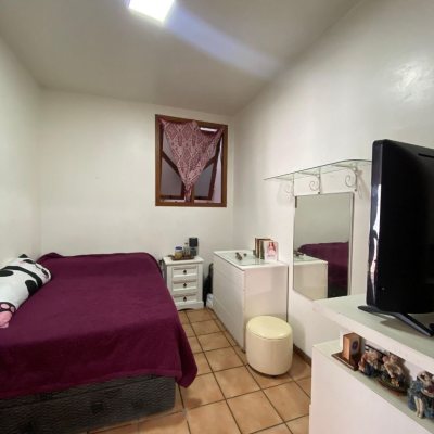 Casa Residencial com 340m², 5 quartos, 5 suítes, 5 garagens, no bairro Agronômica em Florianópolis