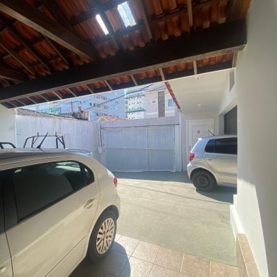 Casa Residencial com 340m², 5 quartos, 5 suítes, 5 garagens, no bairro Agronômica em Florianópolis