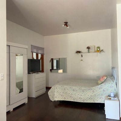 Casa Residencial com 340m², 5 quartos, 5 suítes, 5 garagens, no bairro Agronômica em Florianópolis