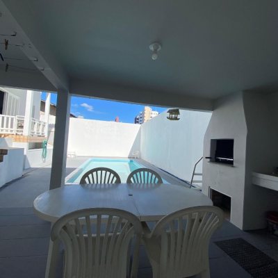 Casa Residencial com 340m², 5 quartos, 5 suítes, 5 garagens, no bairro Agronômica em Florianópolis