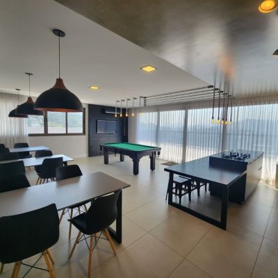 Apartamentos com 60m², 1 quarto (sendo 1 suíte), 1 garagem, no bairro Carvoeira em Florianópolis