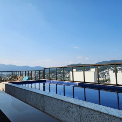 Apartamentos com 60m², 1 quarto (sendo 1 suíte), 1 garagem, no bairro Carvoeira em Florianópolis