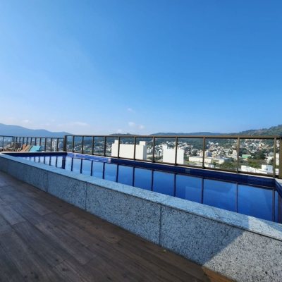 Apartamentos com 60m², 1 quarto (sendo 1 suíte), 1 garagem, no bairro Carvoeira em Florianópolis