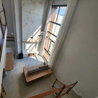 Apartamentos com 60m², 1 quarto (sendo 1 suíte), 1 garagem, no bairro Carvoeira em Florianópolis