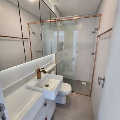 Apartamentos com 60m², 1 quarto (sendo 1 suíte), 1 garagem, no bairro Carvoeira em Florianópolis