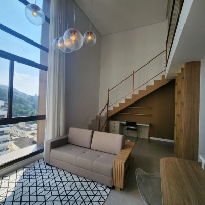 Apartamentos com 60m², 1 quarto (sendo 1 suíte), 1 garagem, no bairro Carvoeira em Florianópolis
